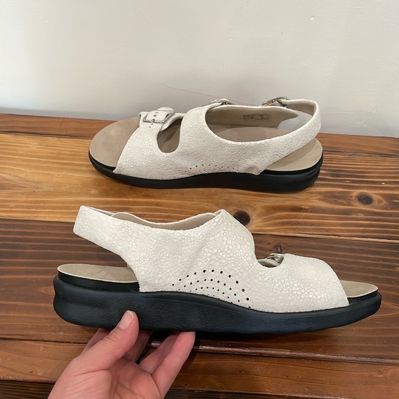 SAS Tripad Women's Size 10M Comfort Relaxed Brown Leather Sandals Strap Buckles - Picture 12 of 16